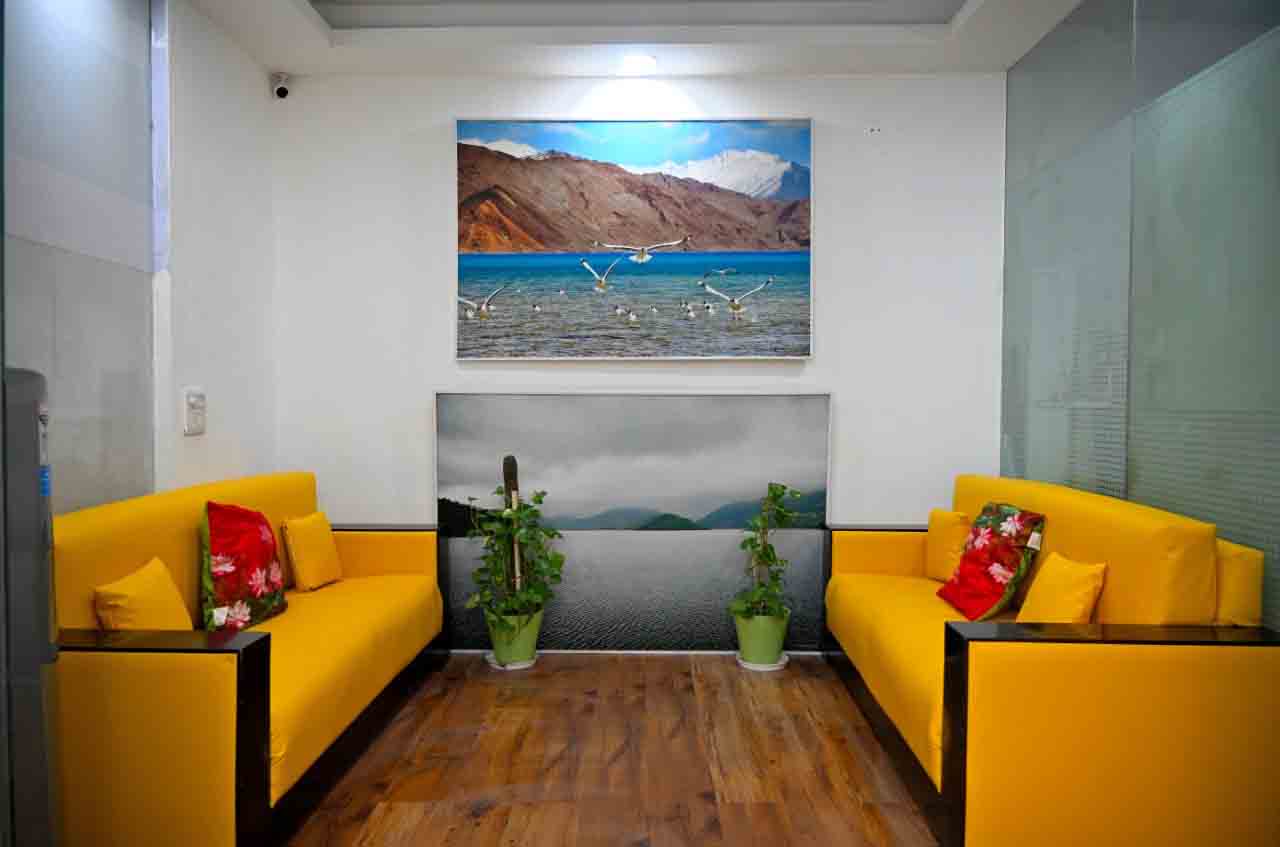 Muskaan Dentals reception and waiting area in Gurgaon