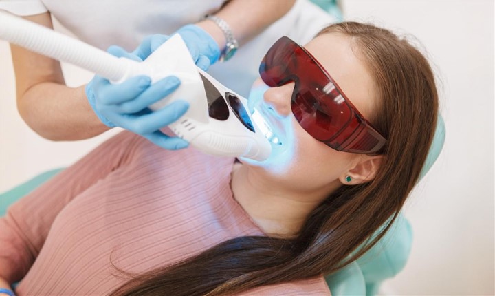 Teeth whitening in Gurgaon at Muskaan Dentals — professional laser and ZOOM whitening by Dr. Suresh Ahlawat